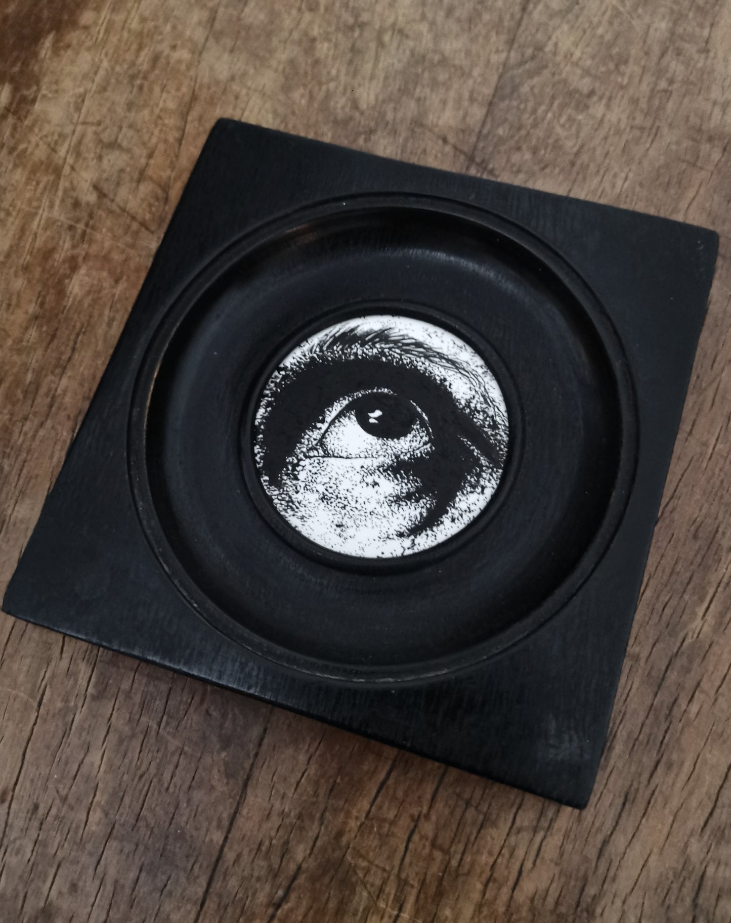 L'œil superstitieux XII