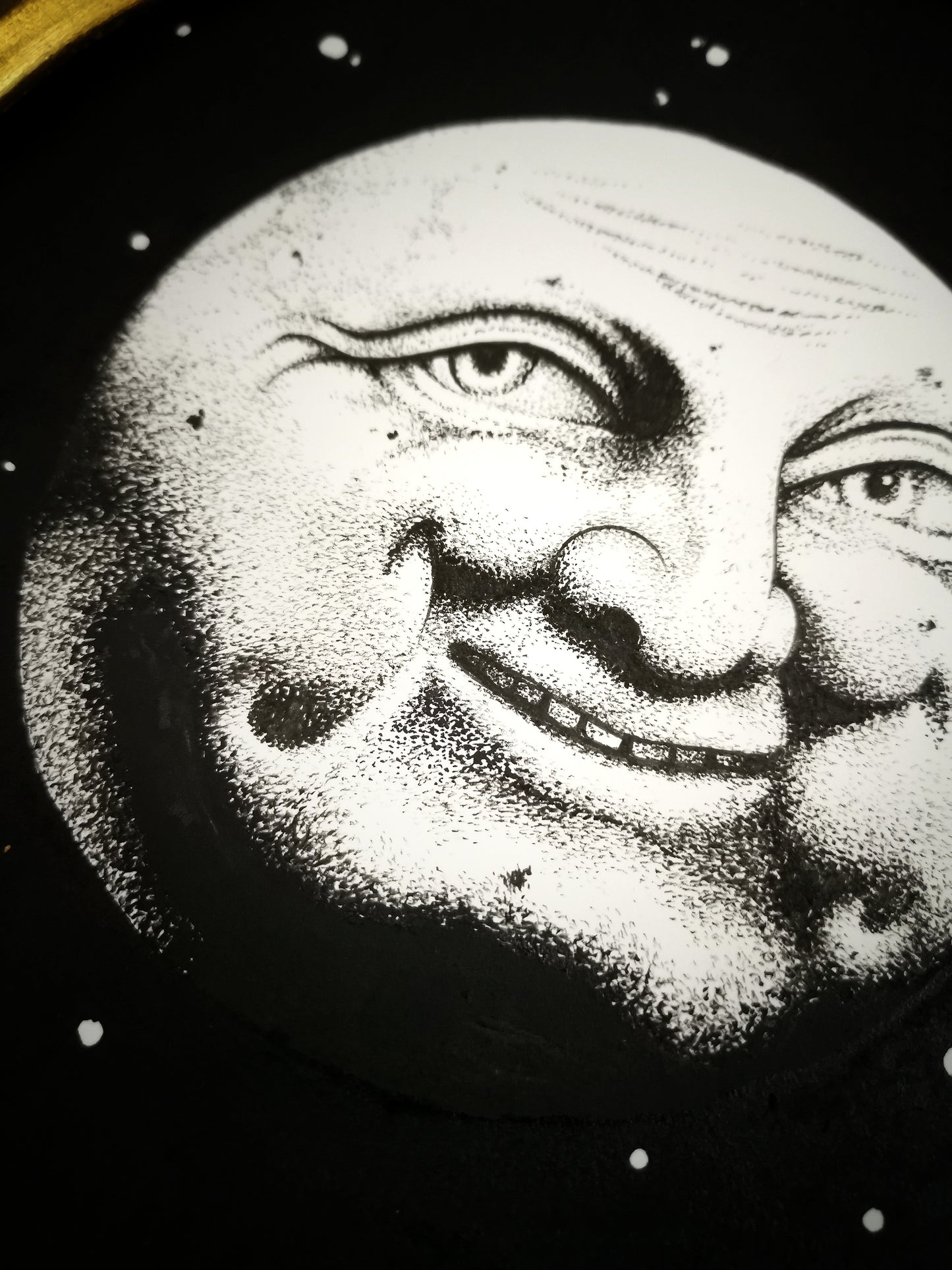 Cette nuit-là, j'ai entendu la lune sourire.